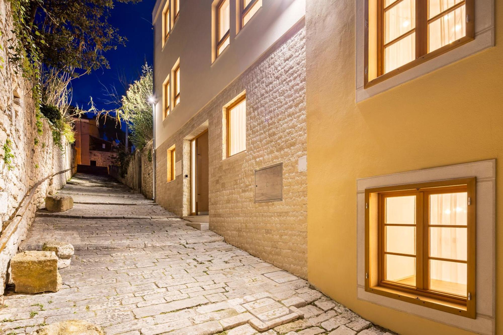 Pula Residence Rooms And Apartments Old City Center Esterno foto