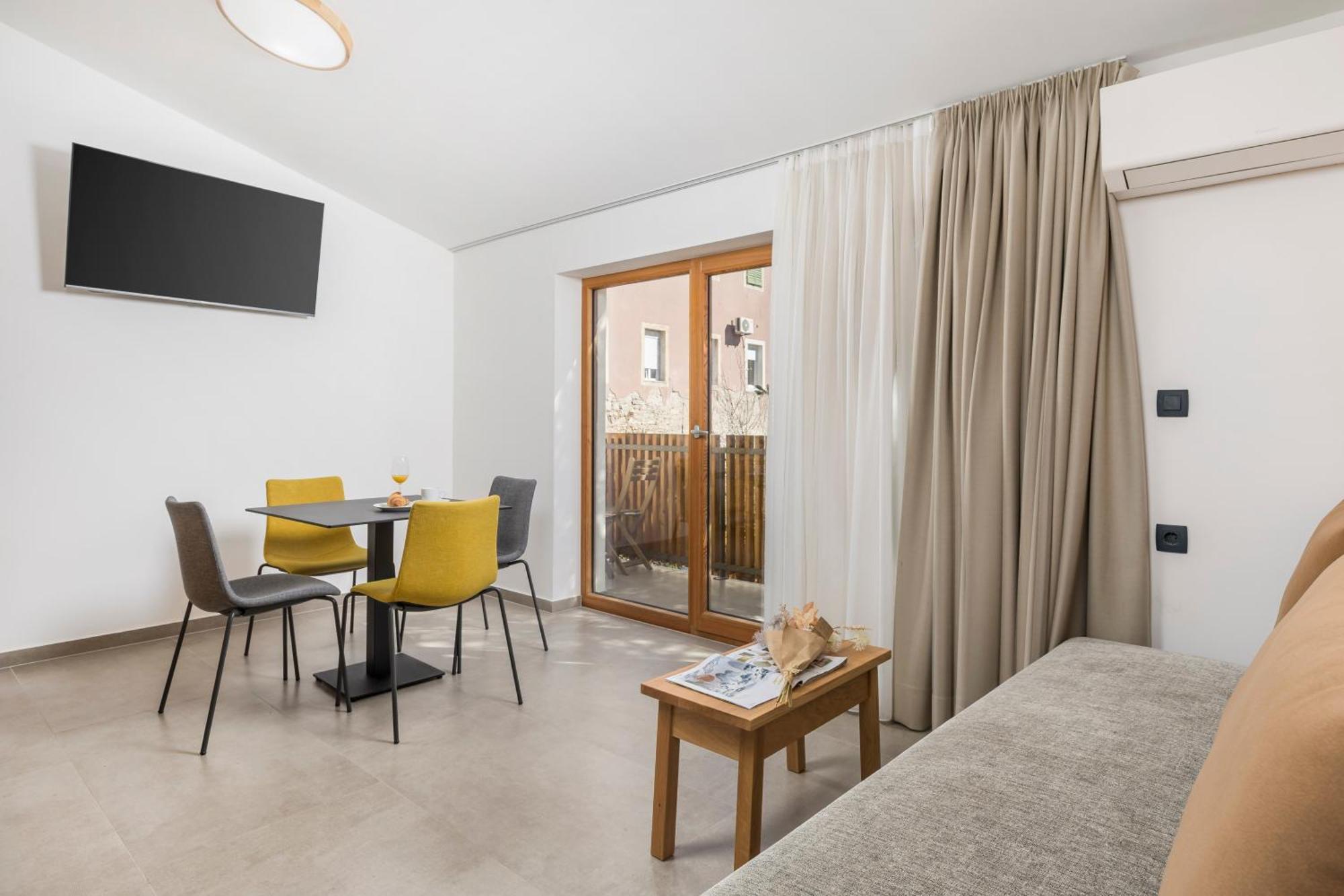 Pula Residence Rooms And Apartments Old City Center Esterno foto