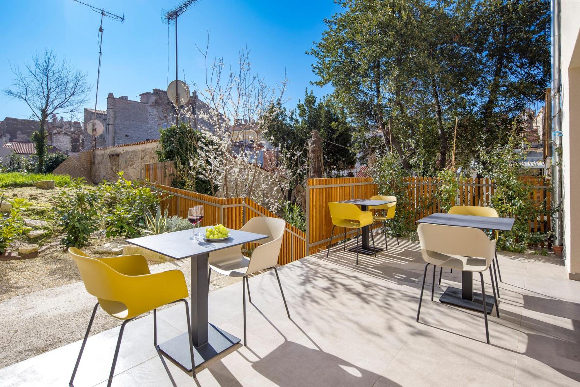 Pula Residence Rooms And Apartments Old City Center Esterno foto