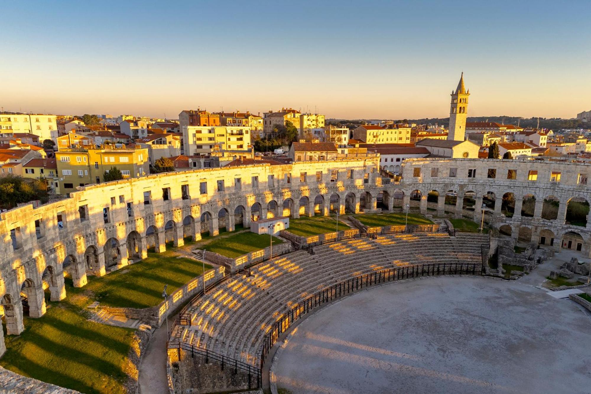 Pula Residence Rooms And Apartments Old City Center Esterno foto