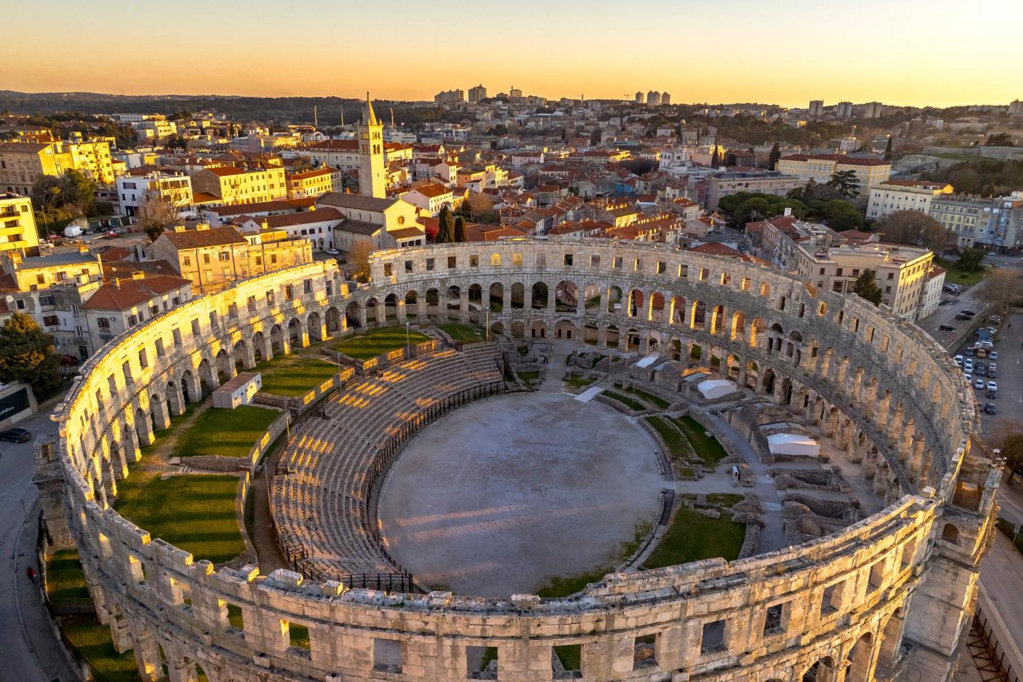 Pula Residence Rooms And Apartments Old City Center Esterno foto