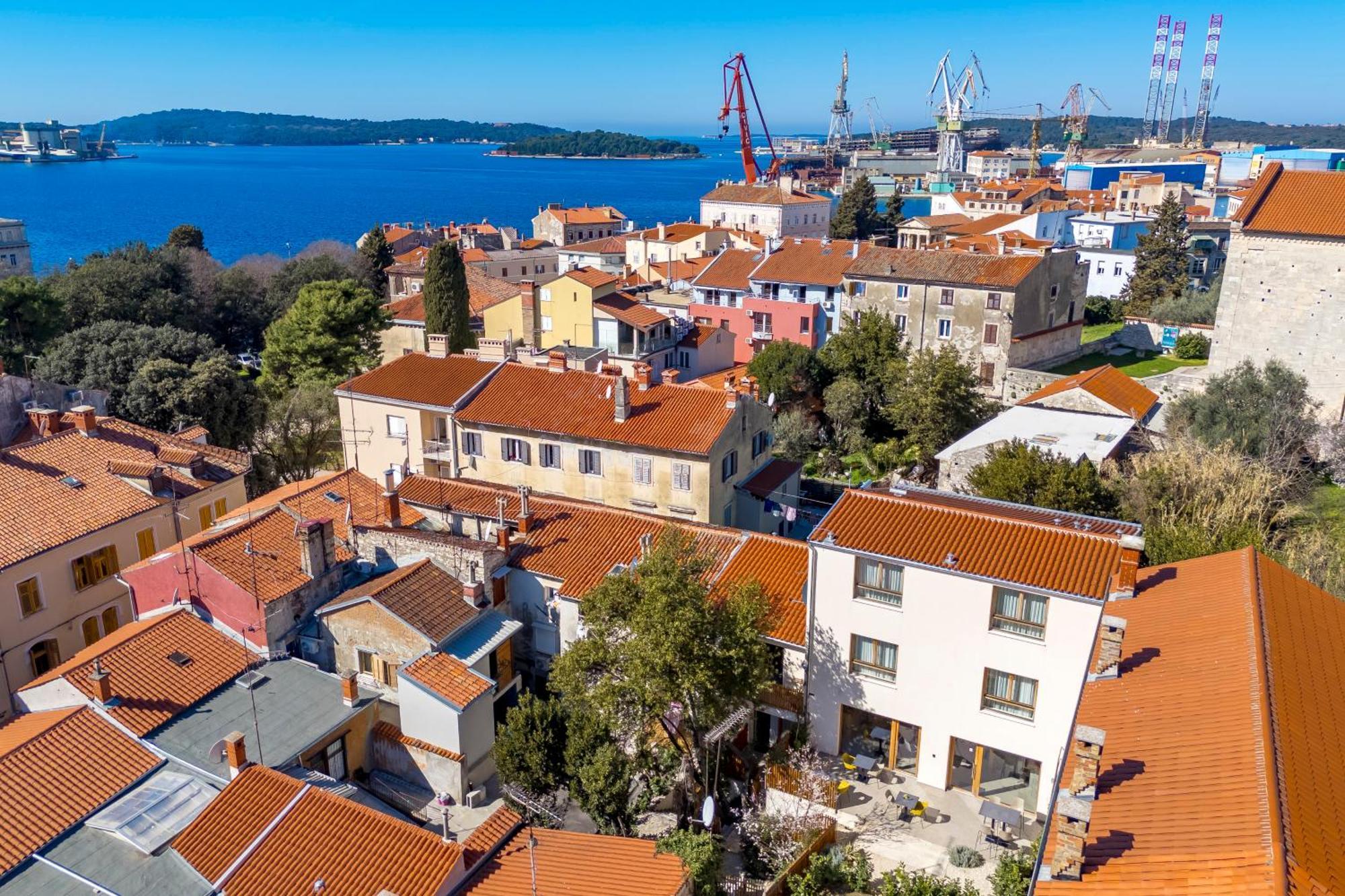 Pula Residence Rooms And Apartments Old City Center Esterno foto