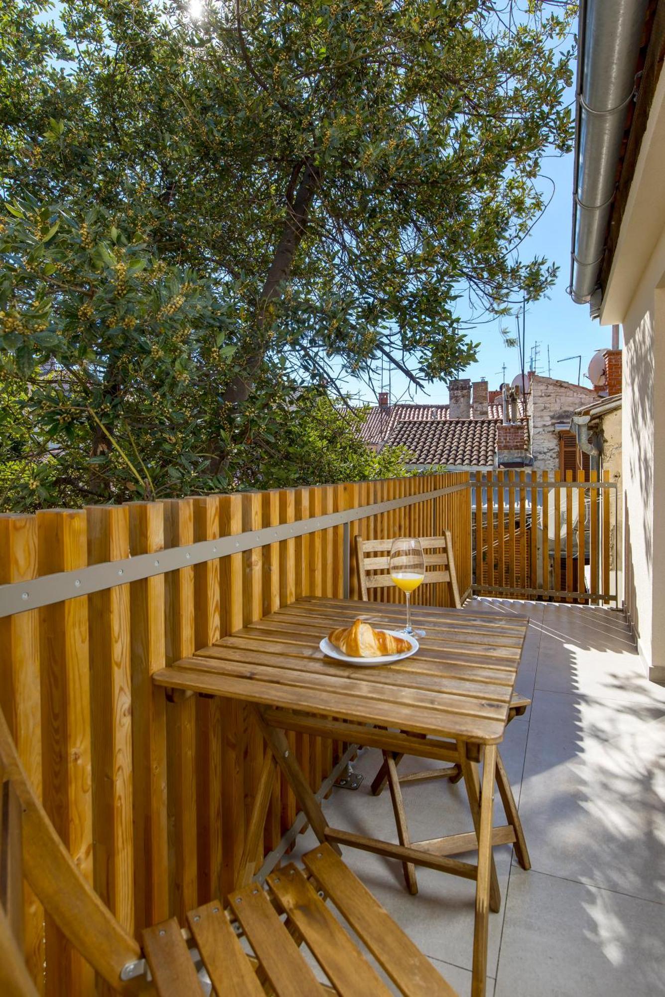 Pula Residence Rooms And Apartments Old City Center Esterno foto