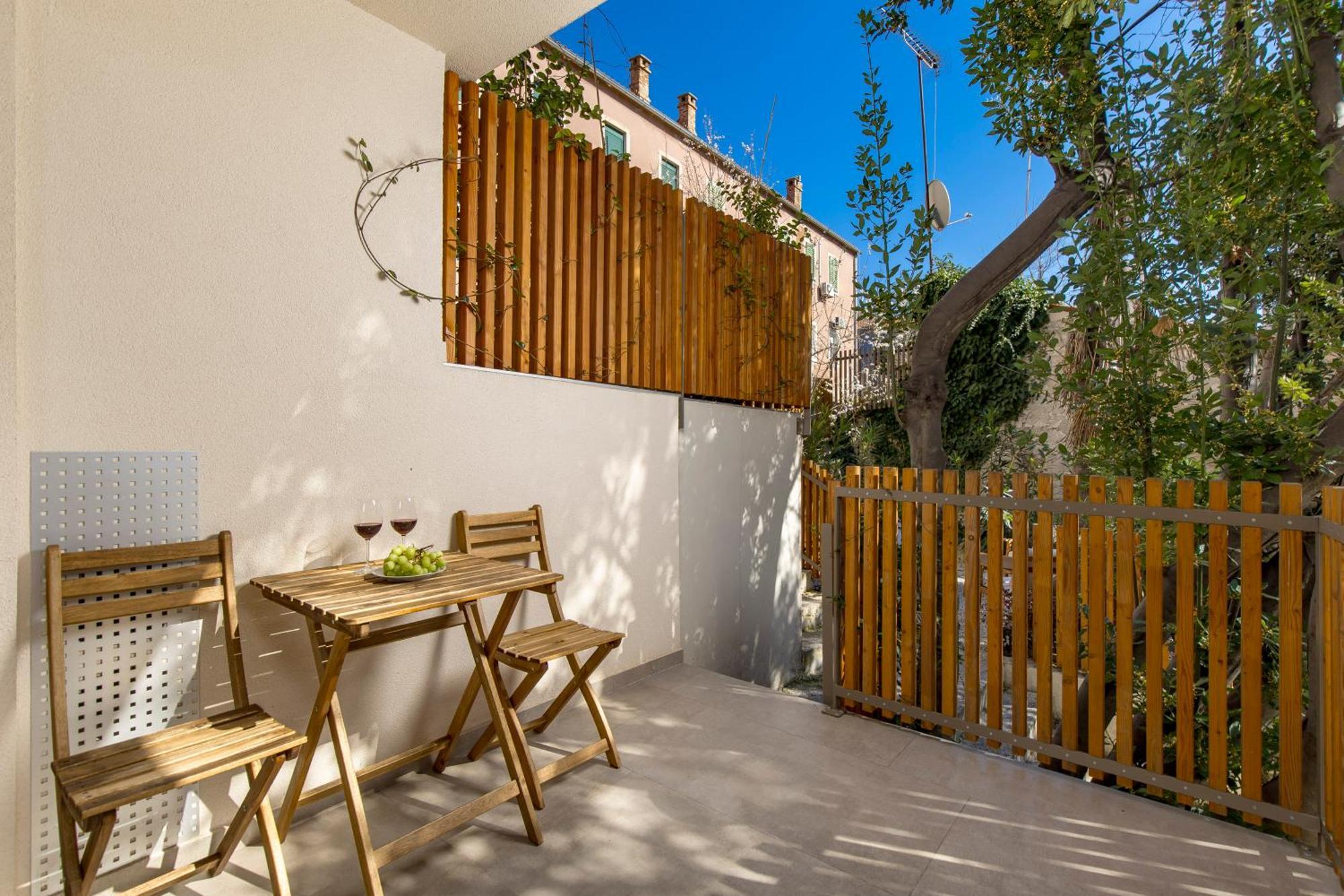 Pula Residence Rooms And Apartments Old City Center Esterno foto